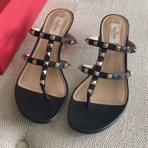 SOLD ON FACEBOOK! Like new Valentino Rockstud Kitten heels